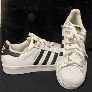 Adidas Superstar tennis shoes